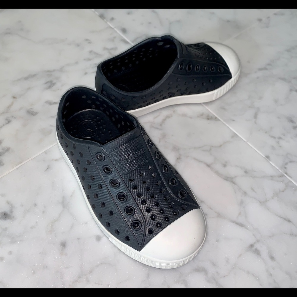NATIVE Jefferson Child shoes sz C7